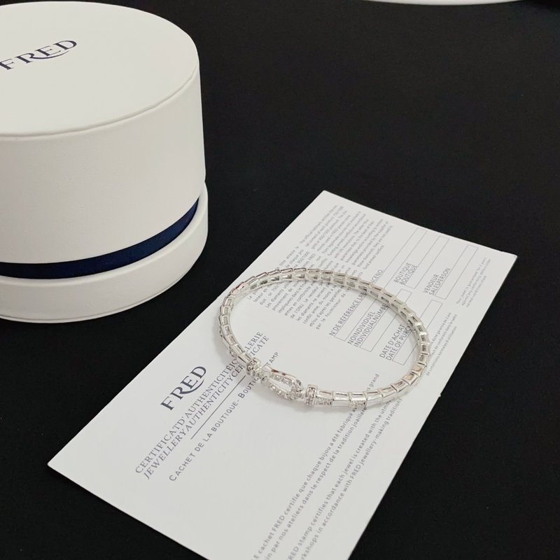 프레드 풀 다이아몬드 말발굽 버클 팔찌 001-243105