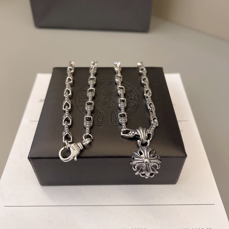 크롬하츠 클래식 크로스 펜던트 목걸이 001-243540