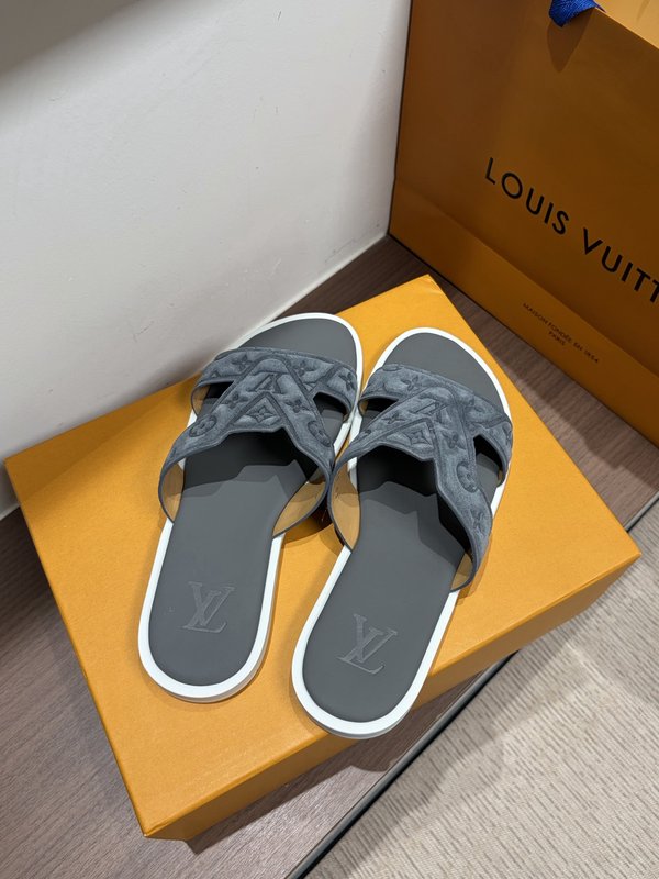 LV 남성 L 로고 각인 가죽 슬리퍼 001-243693
