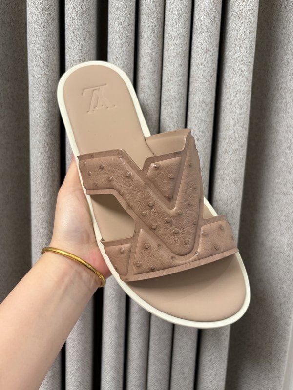 LV 남성 오스트리치 엠보슬리퍼 001-243720