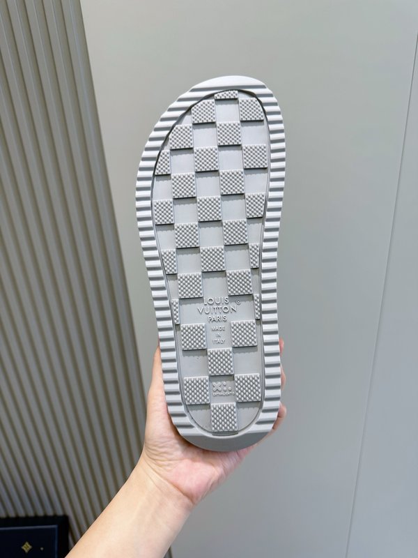 LV 오아시스 스웨이드 슬라이드 샌들 001-243722