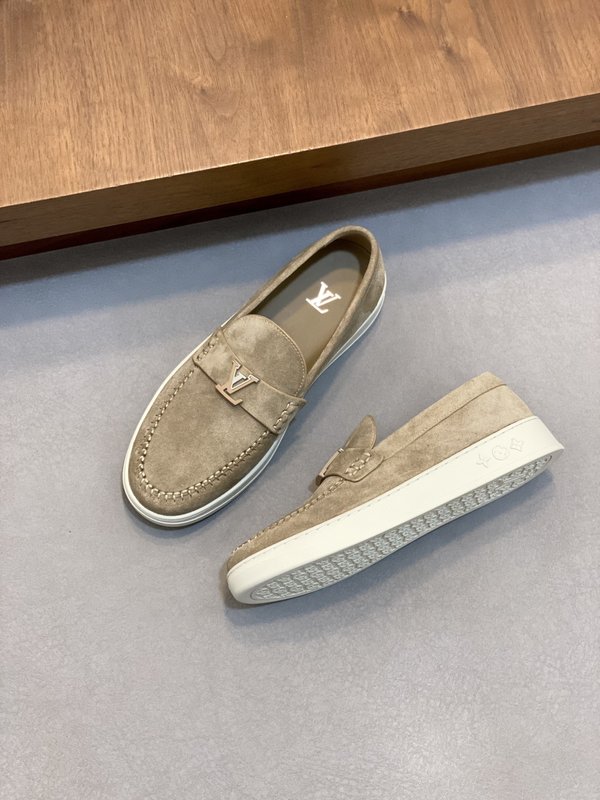 LV  남성 하이엔드 캐주얼 운동화 001-243805