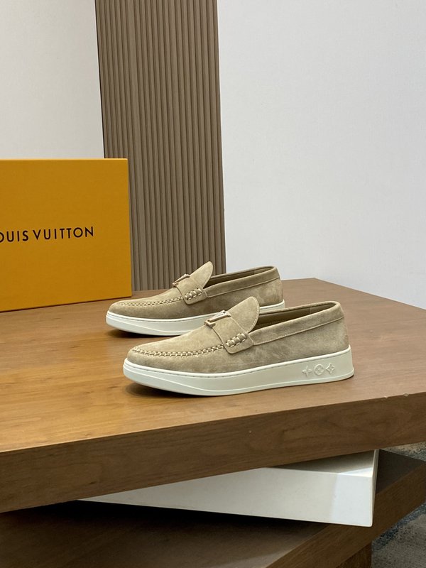 LV  남성 하이엔드 캐주얼 운동화 001-243805