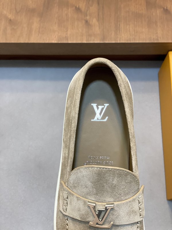 LV  남성 하이엔드 캐주얼 운동화 001-243805