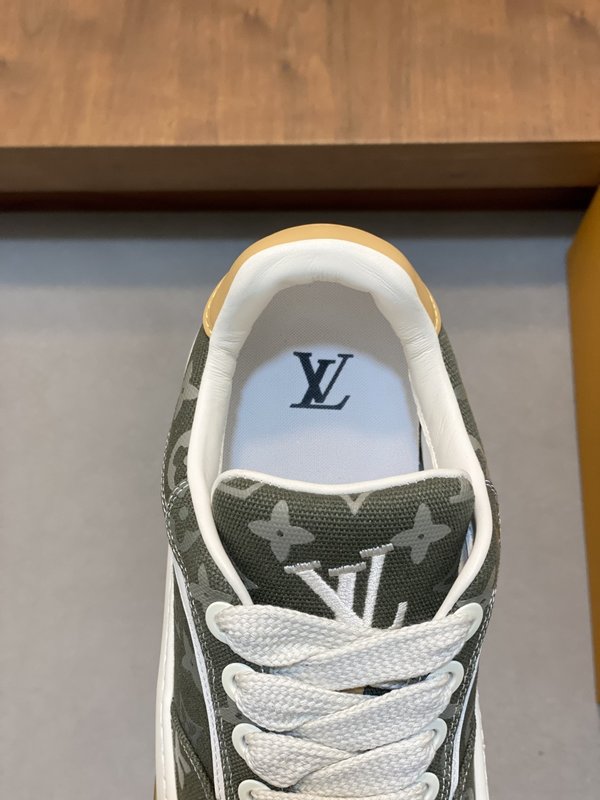 LV 남성 하이엔드 캐주얼 운동화 001-243891