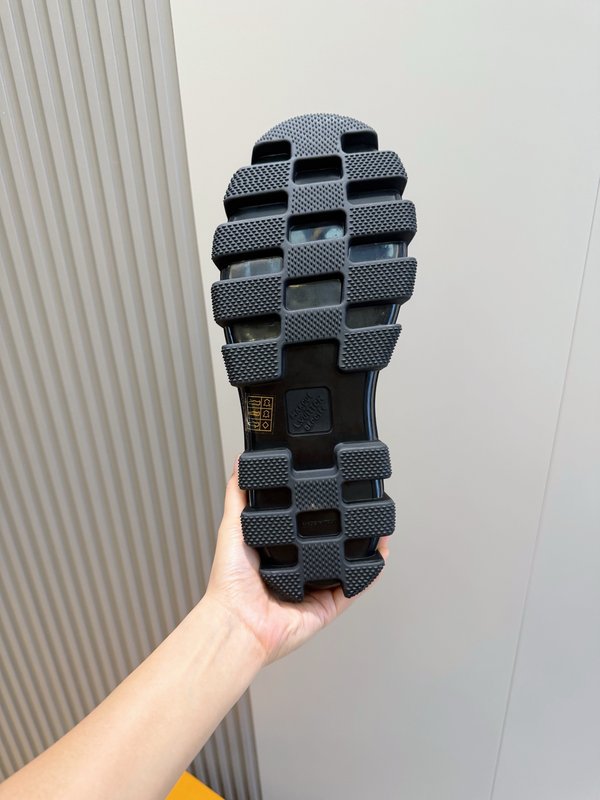 루이비통 남성 스웨이드 앵클부츠 모노그램 001-243965