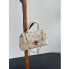 클래식 모노그램 미니 핸드백 001-245803