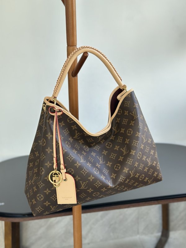 클래식 모노그램 숄더백 001-245814