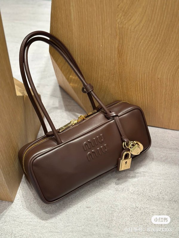 미우미우 빈티지 브라운 핸드백 001-245844