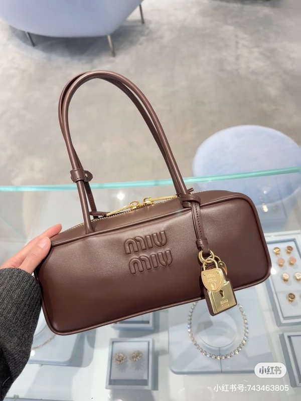 미우미우 빈티지 브라운 핸드백 001-245844