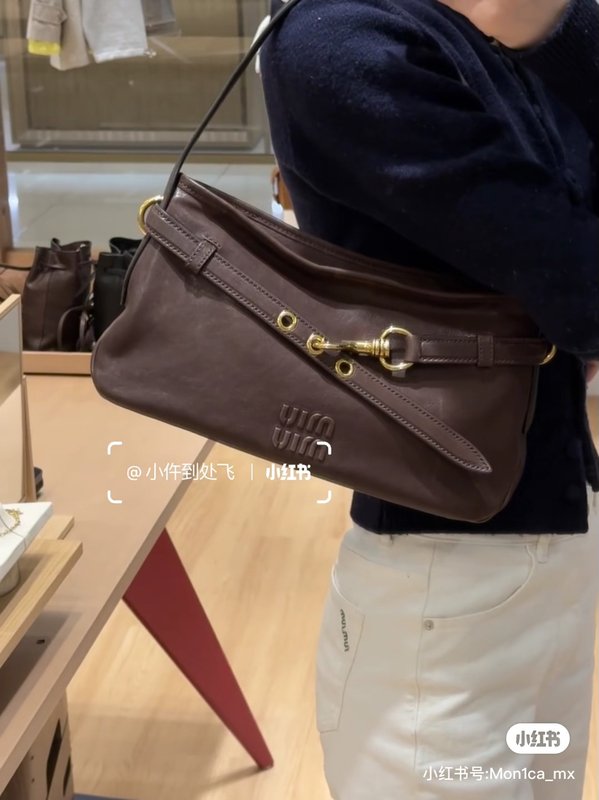 미우미우 여성용 브라운 핸드백 숄더백 001-245883