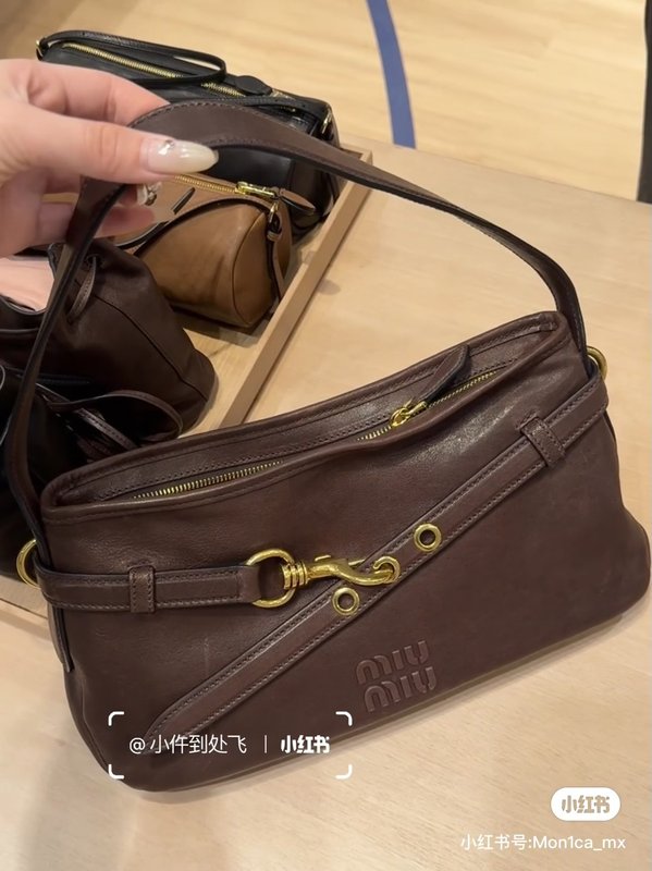 미우미우 브라운 주름 핸드백 숄더백 001-245888