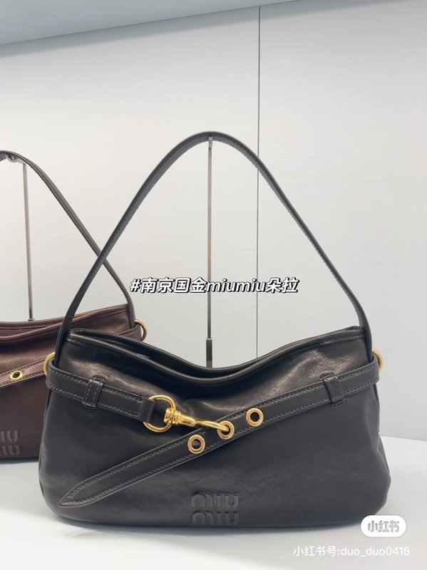 미우미우 블랙 더백 001-245889