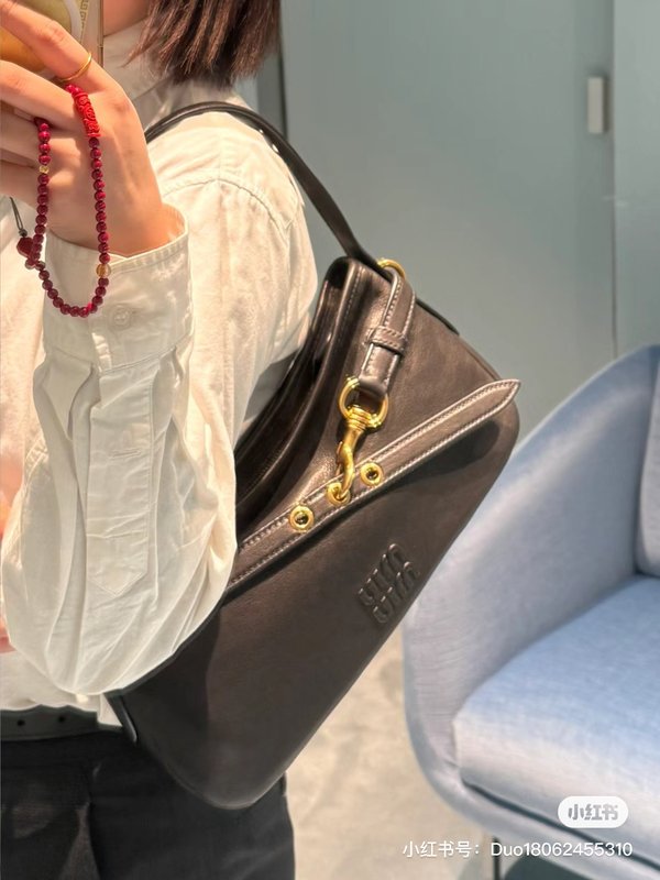 미우미우 블랙 더백 001-245889