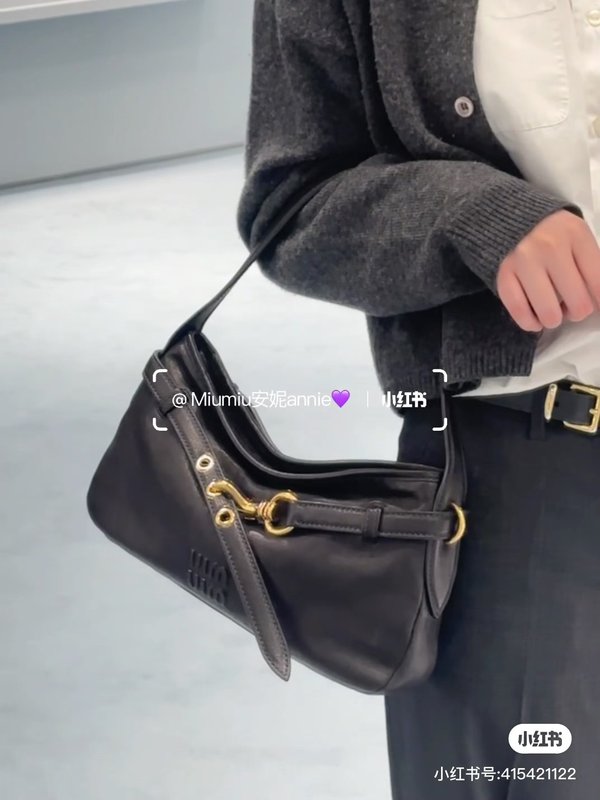 미우미우 블랙 더백 001-245889