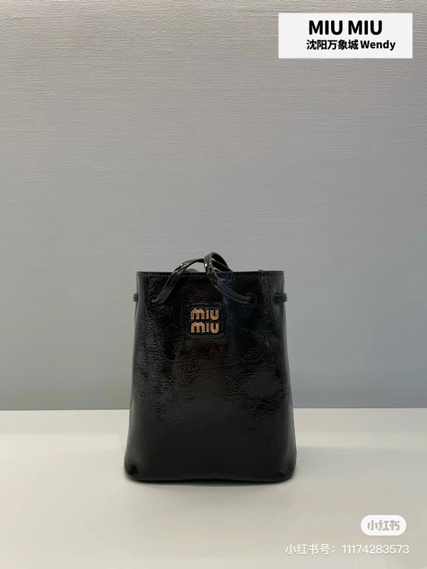 미우미우 블랙 가죽 핸드백 001-245891