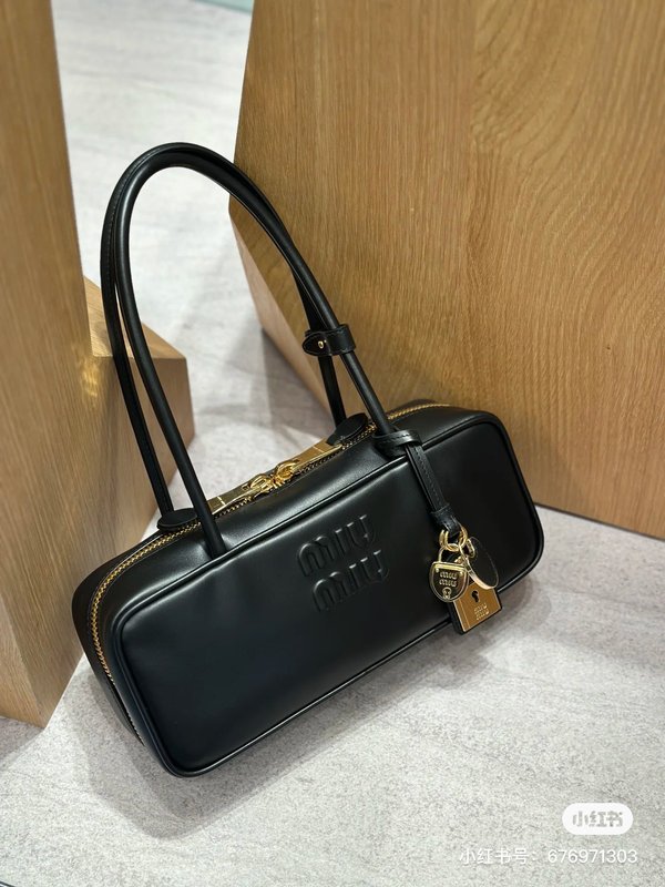 미우미우 블랙 핸드백 001-245894