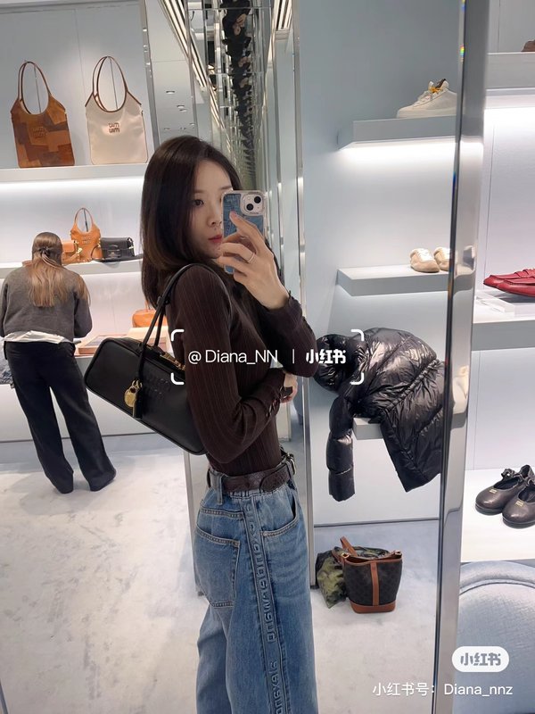 미우미우 블랙 핸드백 001-245894