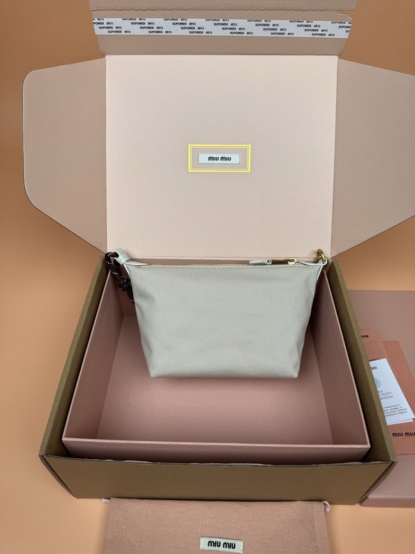 나파 가바딘 텍스처 자수 로고 미니백 001-245922