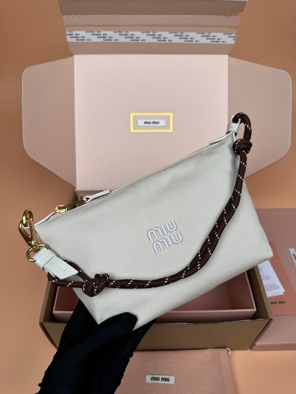 나파 가바딘 텍스처 자수 로고 미니백 001-245922
