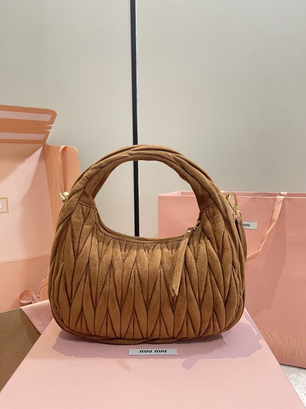미우미우 스웨이드 가죽 핸드백 빈티지 마감 001-245956
