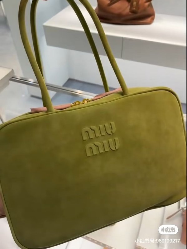 미우미우 여성 토트백 001-245968