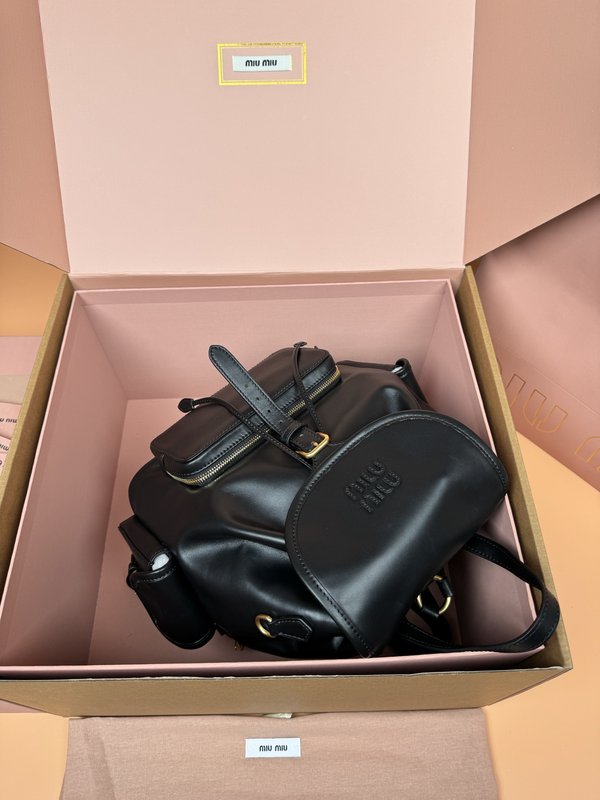 블랙 소가죽 백팩 001-246018