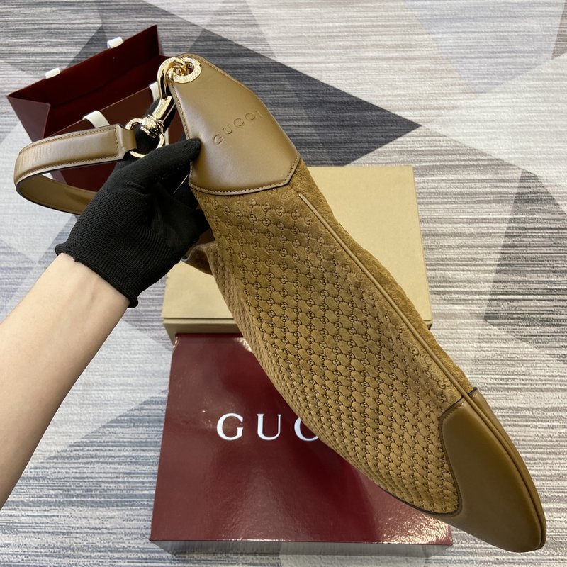 구찌 브라운 스웨드 엠보싱 핸드백 001-246557