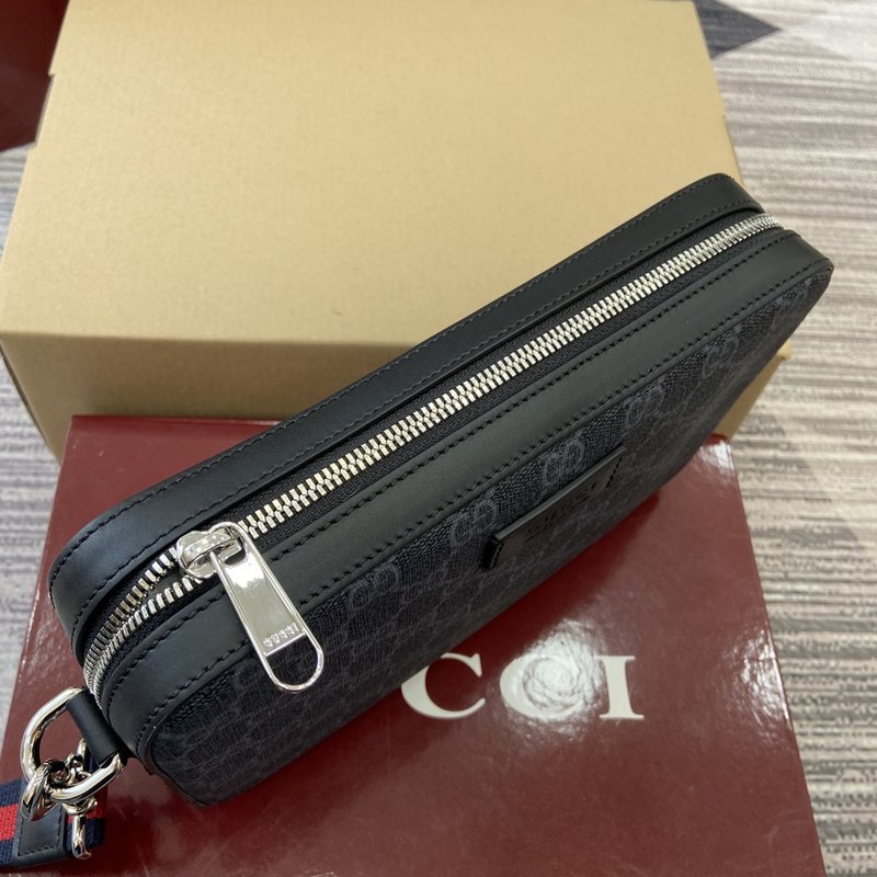 구찌 클래식 모노그램 PVC 클러치백 001-246678