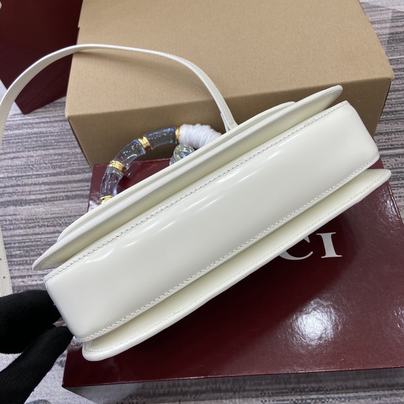 구찌 신상 화이트 양피 안감 여성 핸드백 001-246852