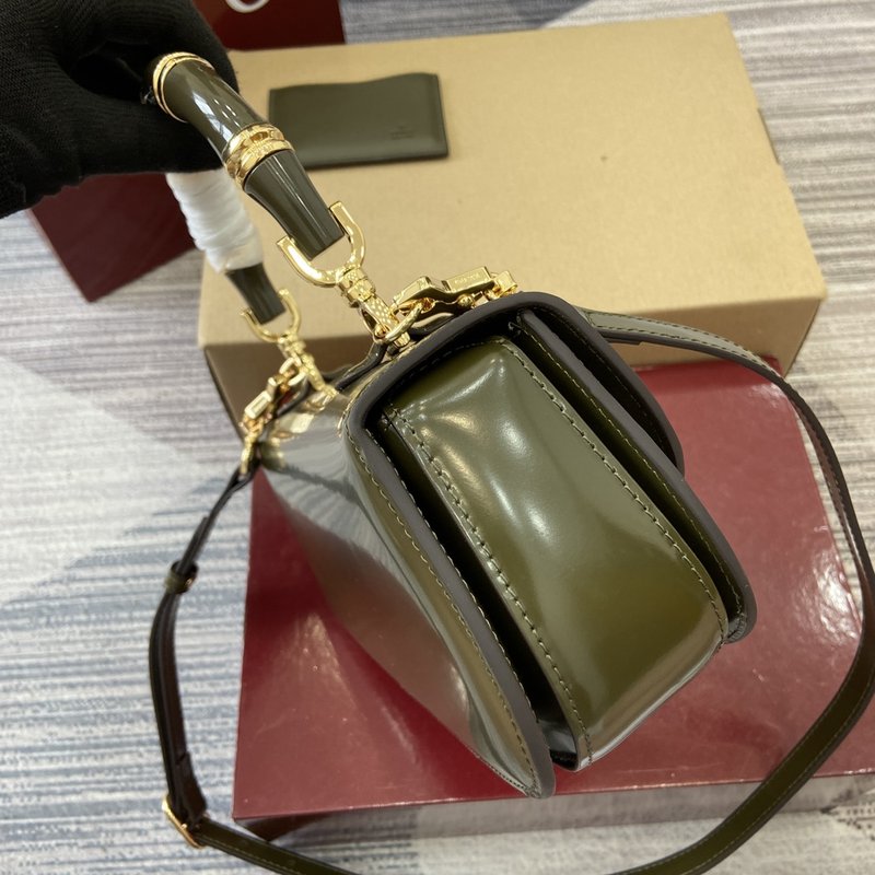 구찌 포레스트 그린 양피 안감 핸드백 001-246856