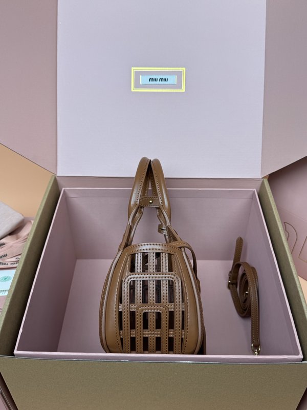 브레이디드 레더 호보백 001-247403