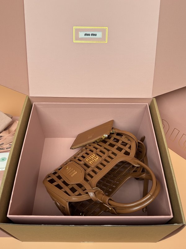 브레이디드 레더 호보백 001-247403