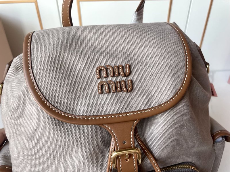MIU 아카데미 스타일 캔버스 가죽 백팩 001-247425