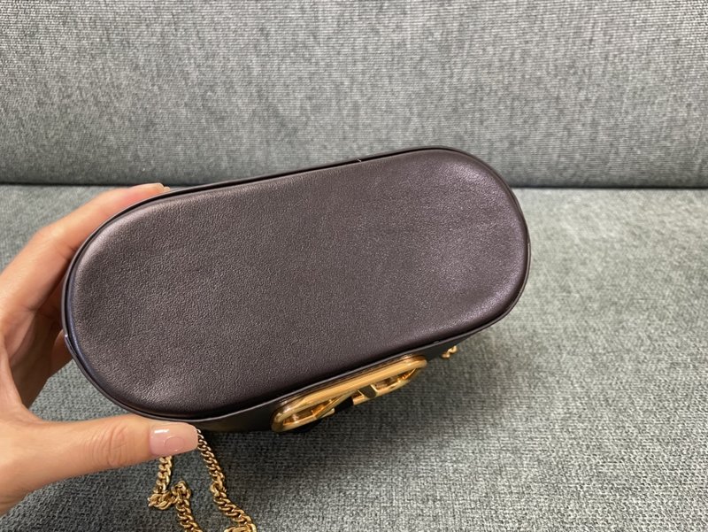 발렌티노 빈티지 황동 미니 양가죽 버킷백 001-247438