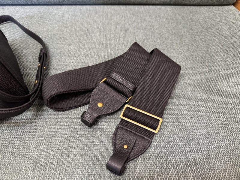발렌티노 그레인드 레더 VLOGO 핸드백 001-247446