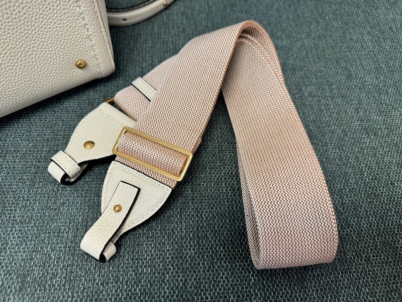 발렌티노 그레인드 레더 핸드백 001-247455