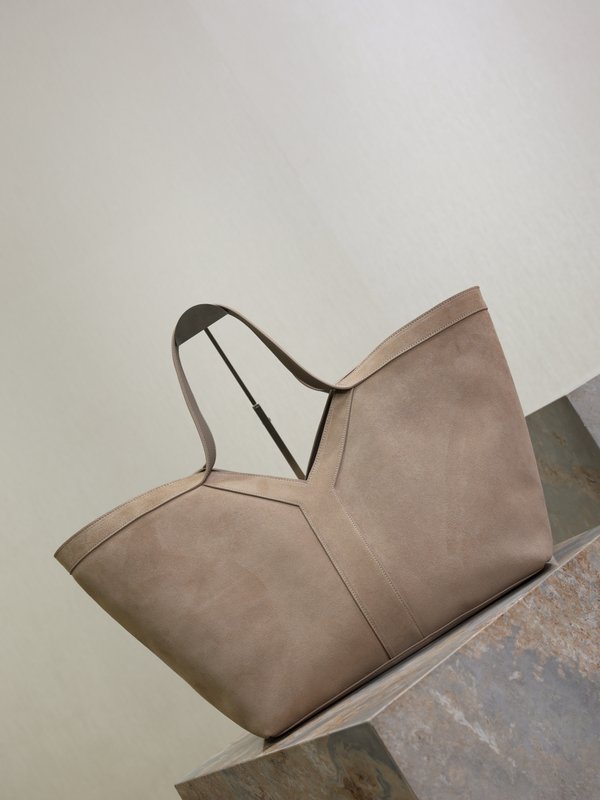 Y 로고 스웨이드 가죽 쇼핑백 001-247600