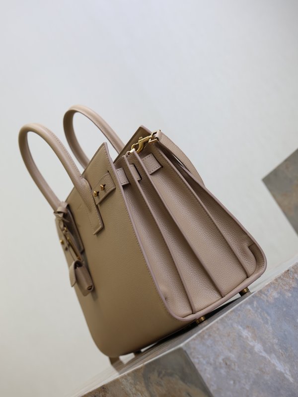 생로랑 사크 드 주르 리치 가죽 핸드백 001-247686