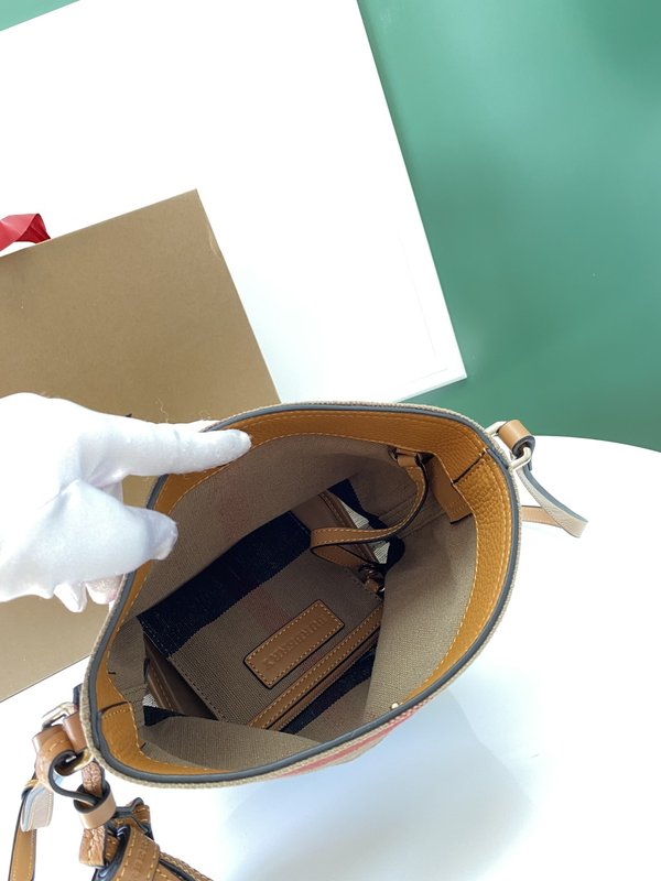버버리 애쉬비 토트백 캔버스 가죽 프릴 001-247697