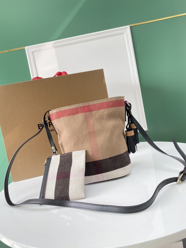 버버리 애쉬비 클래식 체크 태슬 숄더백 001-247698