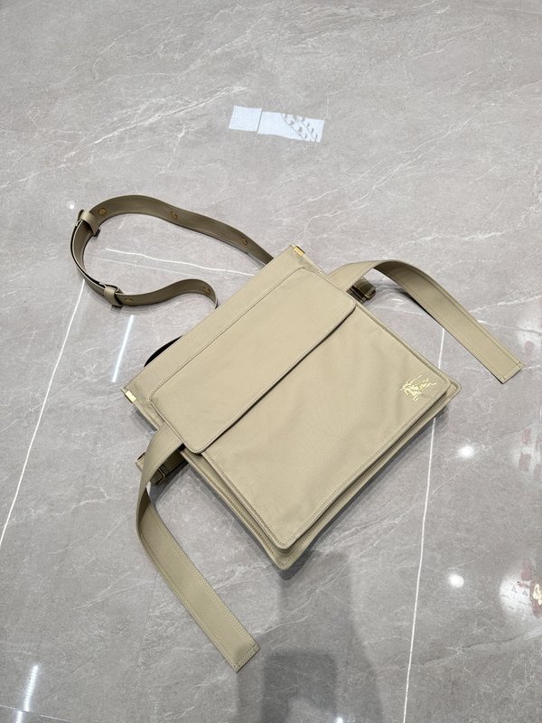 버버리 EKD 자수 토트백 001-247763