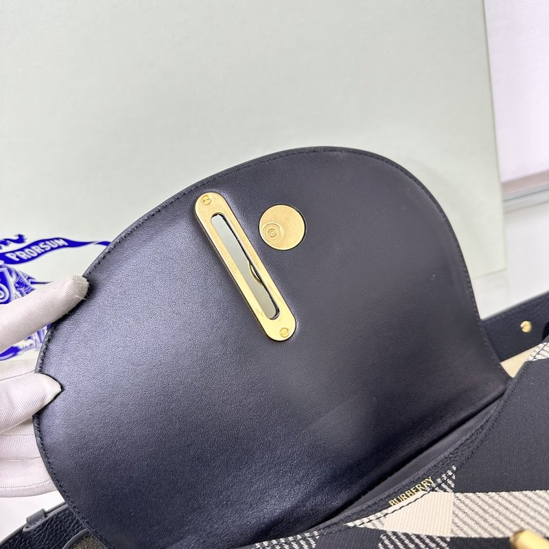 버버리 울 스탠딩 체크 플랩백 001-247801