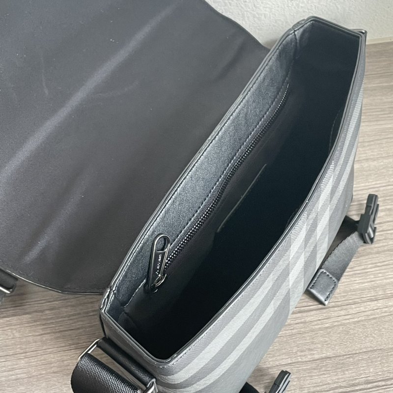 버버리 차콜 그레이 체크 메신저백 001-247845