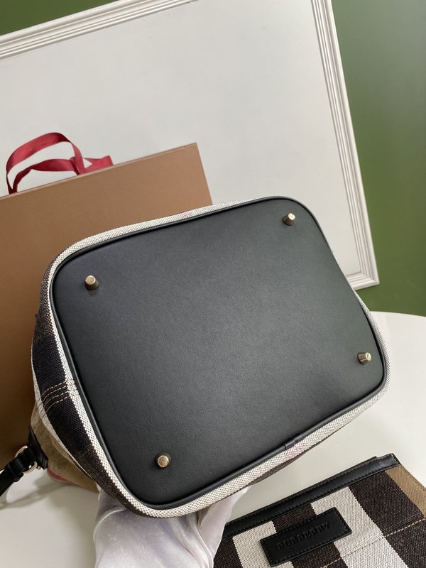 버버리 황마 캔버스 컬러 블록 호보백 001-247899