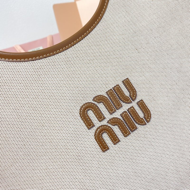 미우미우 이세탄 한정 토트백 001-248321