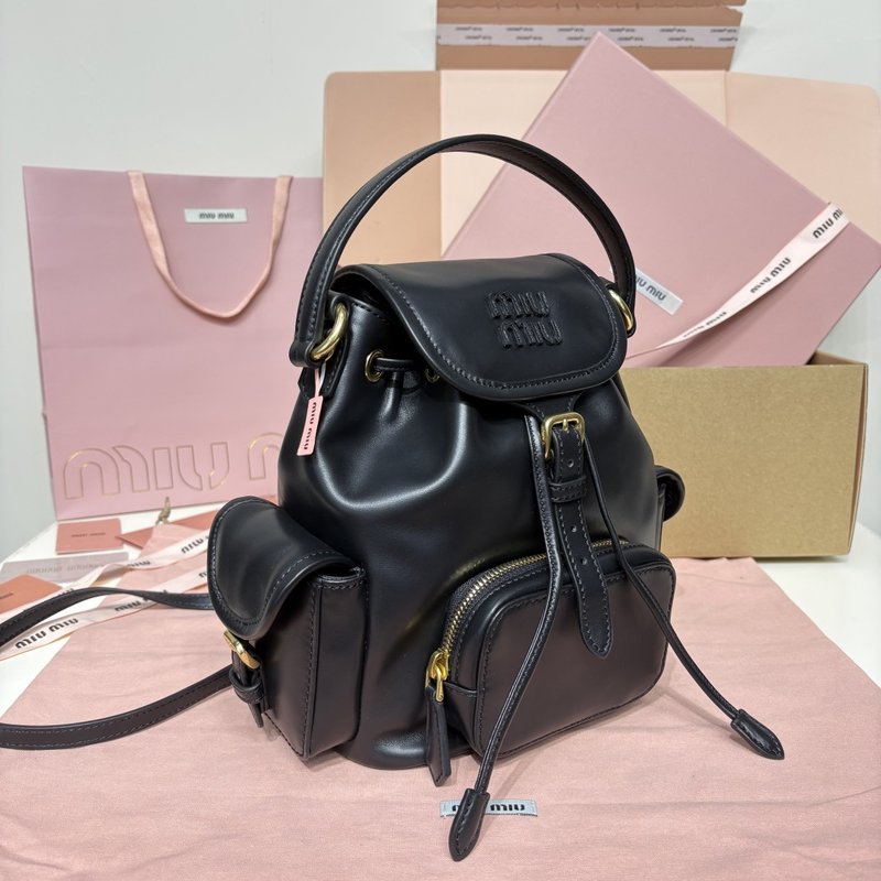 MIU 아카데미 스타일 소가죽 백팩 001-248326