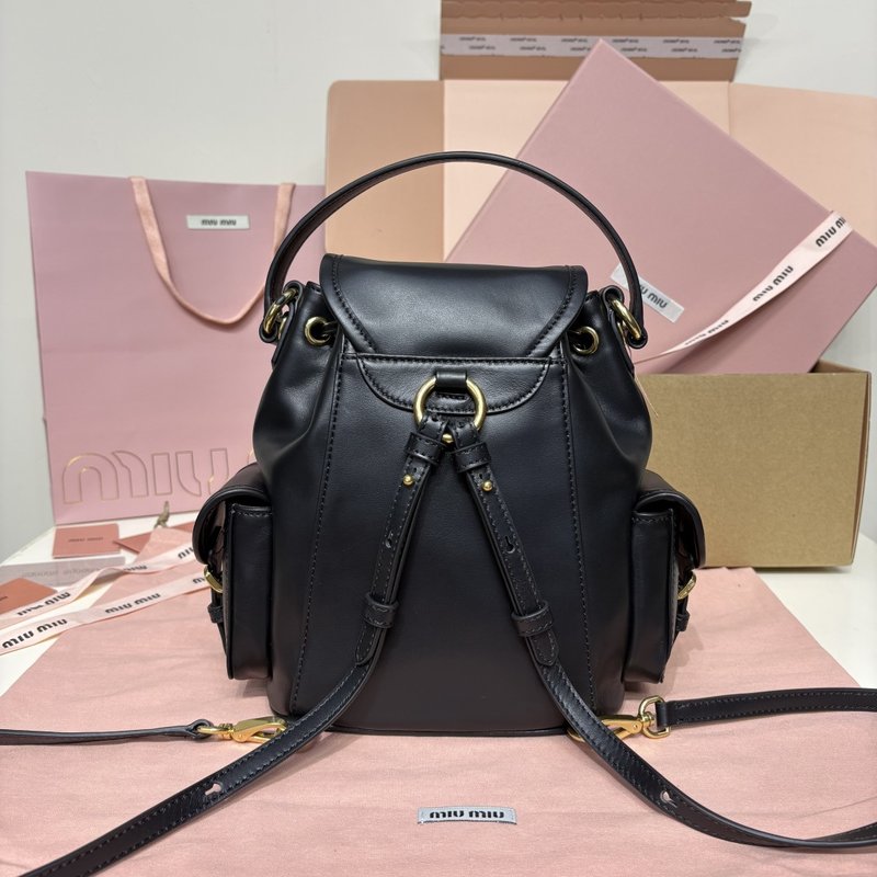 MIU 아카데미 스타일 소가죽 백팩 001-248326