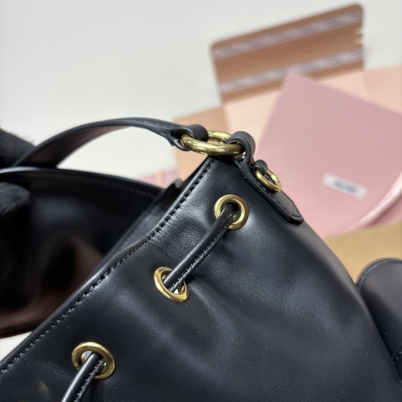 MIU 아카데미 스타일 소가죽 백팩 001-248326