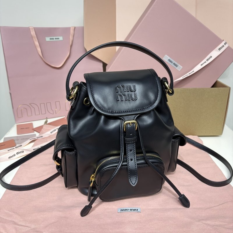 MIU 아카데미 스타일 소가죽 백팩 001-248326